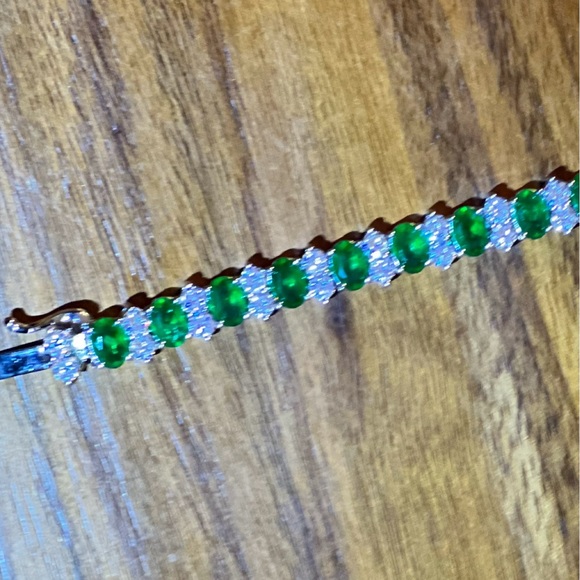 FABULOUS EMERALD CZ BRACELET - Picture 4 of 6